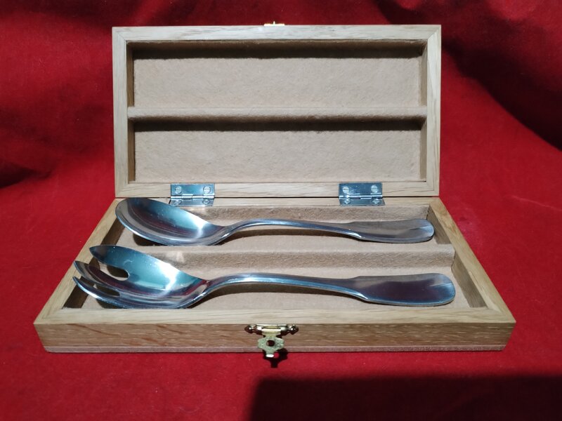 Caseta franceza Guy Degrenne cu lingura si furculita pentru salata