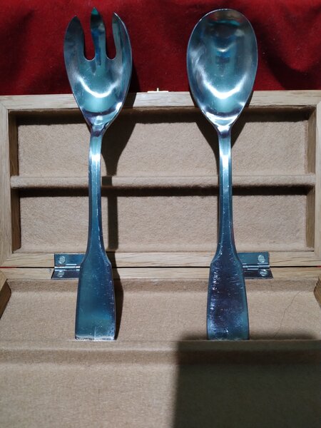 Caseta franceza Guy Degrenne cu lingura si furculita pentru salata