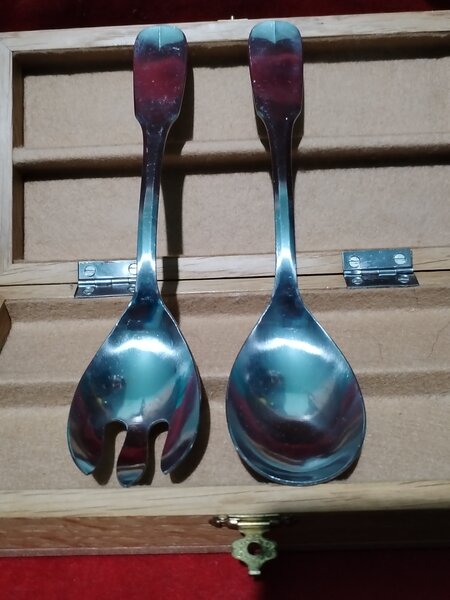 Caseta franceza Guy Degrenne cu lingura si furculita pentru salata