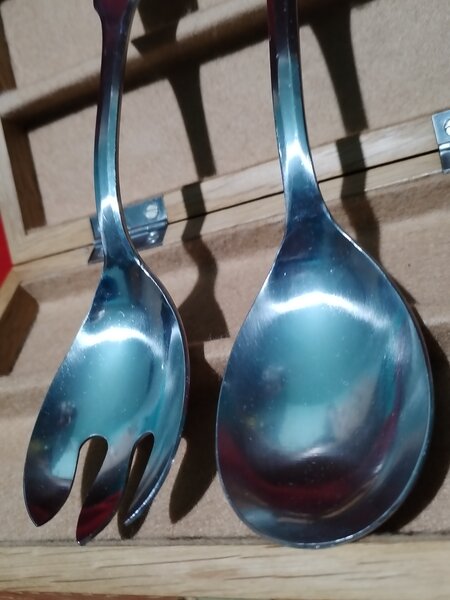 Caseta franceza Guy Degrenne cu lingura si furculita pentru salata